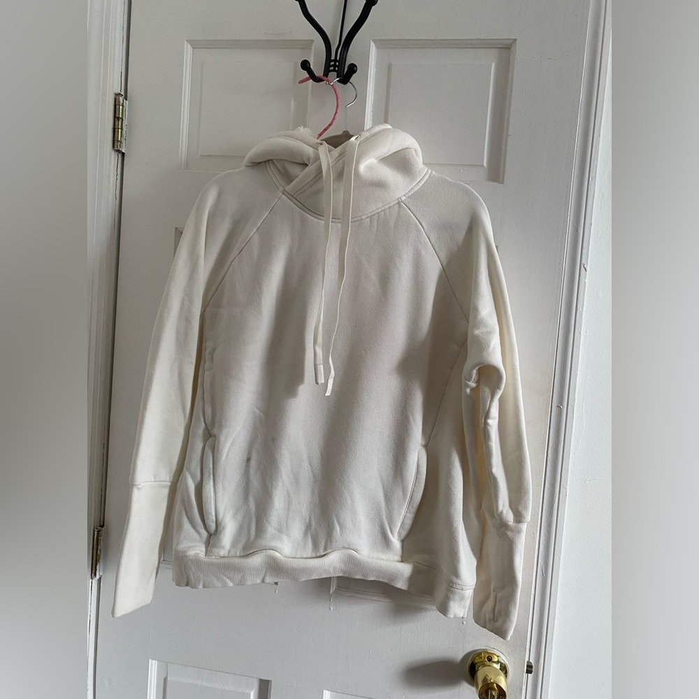 Alo Yoga sweatshirt